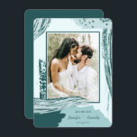 Chic Peacock Abstracte de Foto van de Borstel van  Save The Date<br><div class="desc">Chic Marsala Peacock Green Blauwgroen Abstracte de Foto van de Borstel van de Verf sparen de Kaarten van de Datum zijn elegante trendy en soo chic, met hand getrokken verfslagen, abstracte vormen, en casual het schrijven manuscriptdoopvont. Pas het aan met je foto - Weddenschap Save the Date custom photocards! ~...</div>