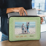 Chic Personalized Photo Text Mothers Day Gift Laptop Sleeve<br><div class="desc">Pas uw laptophoes aan met het ontwerp "Persoonlijke foto's"! Het kan met uw favoriete foto en tekst worden aangepast. Bescherm uw laptop in stijl met dit unieke, unieke sleeve dat uw persoonlijkheid en stijl weerspiegelt. Of u nu een foto van uw dierbaren, uw favoriete huisdier of een schilderachtig uitzicht wilt...</div>