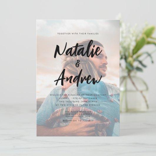 Chic Photo Overlay Minimalist Script Weddenschap B Kaart (Staand voorkant)