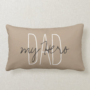 CHIC PILLOW_"DAD..my Hero" KIES JE KIESJE MET KLEU Kussen