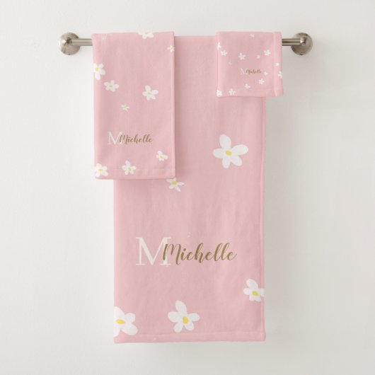 Chic Pink Farmhouse Sweet Daisies Girly Monogram Bad Handdoek (Insitu)