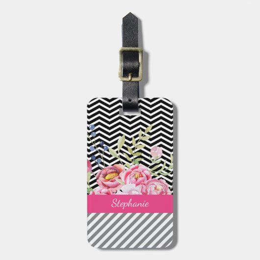 Chic Pink Floral Black en White Chevrons and Name Bagagelabel (Voorkant verticaal)