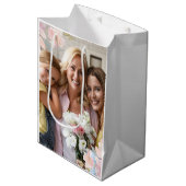 Chic Pink Floral Foto Moederdag oma's Medium Cadeauzakje (Voorkant Gekanteld)