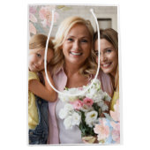 Chic Pink Floral Foto Moederdag oma's Medium Cadeauzakje (Voorkant)