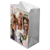 Chic Pink Floral Foto Moederdag oma's Medium Cadeauzakje (Achterkant Gekanteld)