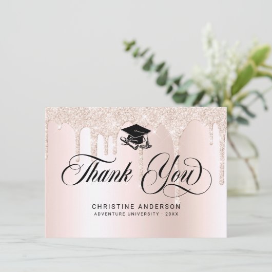Chic Pink Glitter Drips Zwart Script Afstuderen Bedankkaart (Staand voorkant)