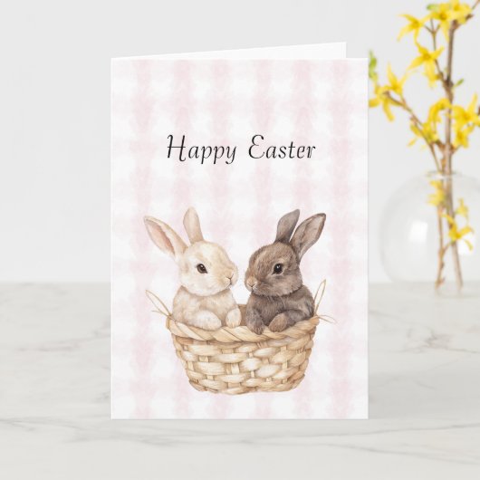 Chic Pink Plaid Stripes Bunnies in een mand Pasen Kaart (Gele Bloem)