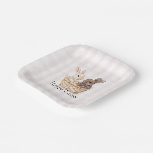 Chic Pink Plaid Stripes Bunnies in een mand Pasen Papieren Bordje (Gebogen)