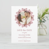Chic Pink & Red Flourish Lace Effect Photo Couple Save The Date (Staand voorkant)
