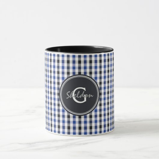 chic preppy blue zwarte gingham patroon monogram mok (Midden)
