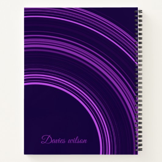 Chic purple geometric pattern monogram name notitieboek (Achterkant)