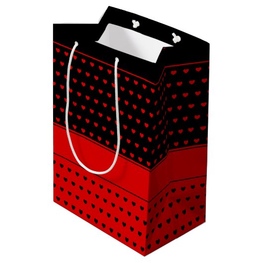 Chic Red en Black Hearts Pattern, Name Sjabloon Medium Cadeauzakje (Achterkant Gekanteld)