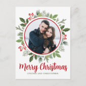Chic Red Holly Berry Christmas Wreath Paar Foto Feestdagenkaart (Voorkant)