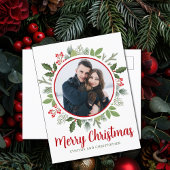 Chic Red Holly Berry Christmas Wreath Paar Foto Feestdagenkaart