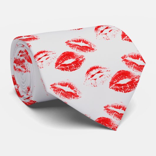Chic Red Lip Print Stropdas op lichtgrijze achterg (Opgerold)