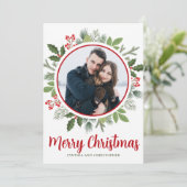Chic Red Merry Christmas Wreath Paar Foto Feestdagenkaart (Staand voorkant)