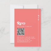 Chic Retro Koraal Roze Monogram Huwelijk QR Code RSVP Kaartje (Voorkant)