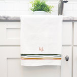 Chic Retro Stripes Monogram Tea Towel Theedoek<br><div class="desc">Een minimalistisch monogram met grote typografie-initialen in een klassiek lettertype met jouw naam hieronder en kleurrijke strips voor de rode regenboog. Voeg uw douanetekst aan dit ontwerp toe door de "Edit this design sjabloon"vakjes op de rechterkant van het punt te gebruiken of de blauwe "Customize it"knoop te klikken om de...</div>