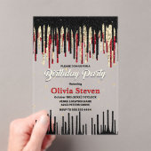 Chic rode zwarte drip glitter monogram verjaardag acryl uitnodigingen (Insitu (Draagbaar))