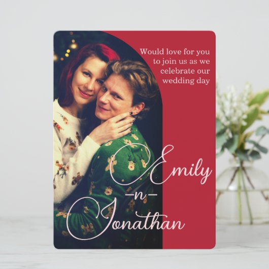 Chic Romantic Deep Red Split Photo QR Wedding Kaart (Staand voorkant)