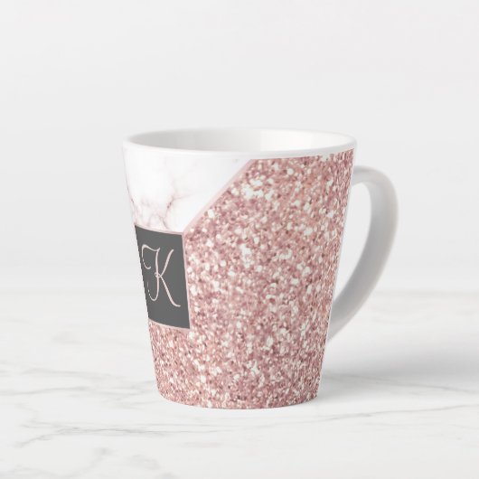Chic Roos Gold Faux Glitter en Marmeren Monogram Latte Mok (Rechterhoek)