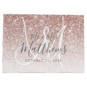 Chic Roos Gold Glitter Script Monogram Weddenschap Groot Cadeauzakje (Achterkant)