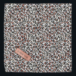Chic Roos Gold Leopard Patroon op maat Bandana<br><div class="desc">Show hoeveel je van dieren houdt met deze schattige roos gouden luipaard die gepatterde bandana bevat. Geef de naam van uw huisdier een persoonlijk tintje op het roos gouden naambord. Laat je huisdier er schattig uitzien.</div>