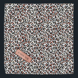 Chic Roos Gold Leopard Patroon op maat Bandana<br><div class="desc">Show hoeveel je van dieren houdt met deze schattige roos gouden luipaard die gepatterde bandana bevat. Geef de naam van uw huisdier een persoonlijk tintje op het roos gouden naambord. Laat je huisdier er schattig uitzien.</div>