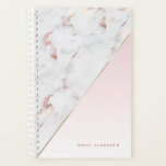 Chic Roos Gold Marble Blush gepersonaliseerd Planner<br><div class="desc">Chic Roos Gold Marble Blush Gepersonaliseerde Planner | planner met wit marmer met roos gouden en blush accenten. Deze moderne en vrouwelijke planner zal perfect zijn als een persoonlijk geschenk.</div>
