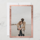 Chic roos gouden elegante fotokalligrafie bruiloft kaart (Achterkant)