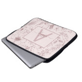 Chic Roos Roze Floral Manuscript Naam Monogram Laptop Sleeve (Voorkant onderkant)
