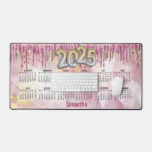 Chic roze goud glitter monogram 2025 kalender bureaumat (Keyboard & Muis)
