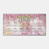 Chic roze goud glitter monogram 2025 kalender bureaumat (Voorkant)