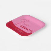 Chic Roze Rode Bon Appétit Script Verjaardag Papi Papieren Bordje (Gebogen)