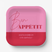 Chic Roze Rode Bon Appétit Script Verjaardagspapie Papieren Bordje (Voorkant)