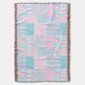 Chic roze rozen op Sky Blue Faux Patchwork Deken (Voorkant Verticaal)