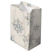 Chic Rustic Christmas Cream Snowflakes Medium Cadeauzakje (Achterkant Gekanteld)