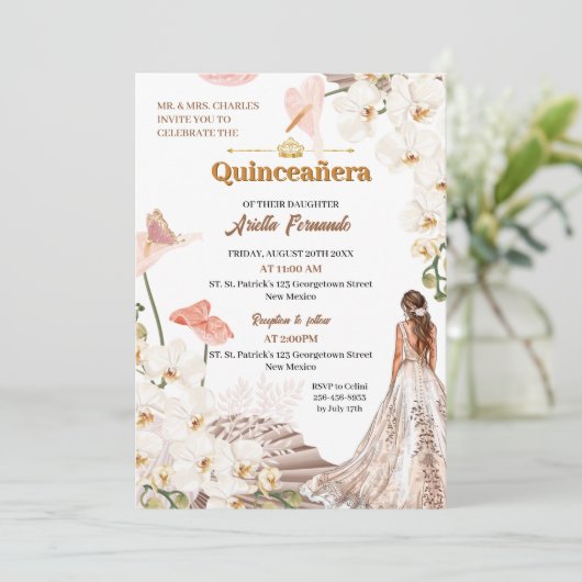 Chic Sage & Blush Bloemen Quinceañera Uitnodiging (Staand voorkant)