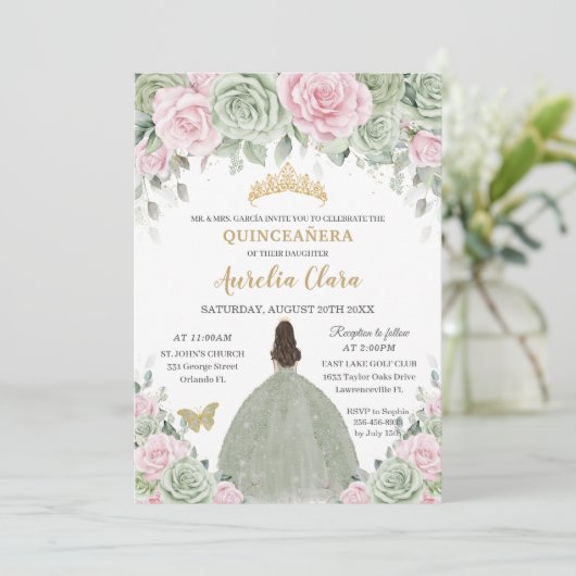 Chic Sage Green Baby Pink Floral Gold Quinceañera Kaart (Staand voorkant)
