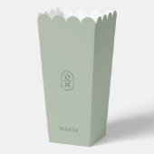 Chic Sage Green Monogram Popcorn Favor Box Bedankdoosjes (Achterkant)