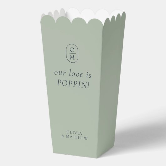 Chic Sage Green Monogram Popcorn Favor Box Bedankdoosjes (Voorkant)