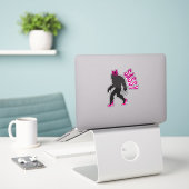 Chic Sassy Sasquatch (Grote Voet) Sticker (Laptop op bureau)