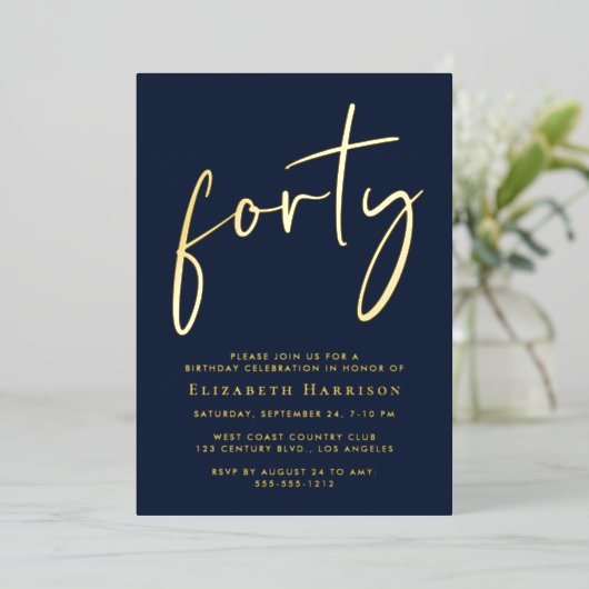 Chic Script 40ste verjaardagsfeestje Folie Uitnodiging (Staand Voorkant)