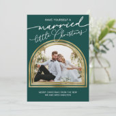 Chic Script Arch Holiday Wedding Announcement Feestdagenkaart (Staand voorkant)