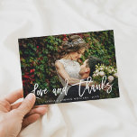 Chic Script Bedankt voor je fotokaart<br><div class="desc">Het moderne Witte Manuscript van de Liefde en van Bedankt Dank u Kaart met het Bericht van de Tekst van de Douane op de Achterzijde. Ideaal voor bruiloften,  verjaardagen,  afstuderen en andere evenementen.</div>