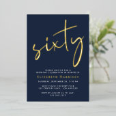 Chic Script Blue 60th Birthday Party Gold Folie Uitnodiging (Staand Voorkant)