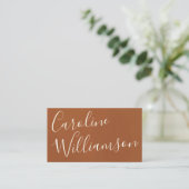 Chic Script Calligrafie Elegante Terracotta Textuu Visitekaartje (Staand voorkant)