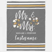 Chic Script Custom Mr en Mrs Grey Gold Stripes Fleece Deken (Voorkant)
