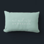 Chic Script de heer Mrs Pastel Blue Pas getrouwd M Kussen<br><div class="desc">Chic, modern monogram pastelblauw kussen met de tekst Mr en Mrs. in wit elegant script. Voeg gewoon je getrouwde naam toe. Perfect luxe cadeau voor het pas gehuwde koppel. Exclusief voor u ontworpen door Happy Dolphin Studio. Neem contact met ons op via happydolphinstudio@outlook.com als je hulp of overeenkomende producten nodig...</div>