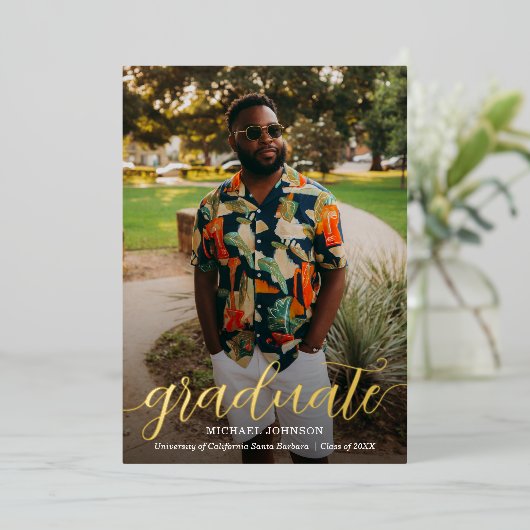 Chic Script Foto Afstuderen Gold Folie Uitnodiging (Staand Voorkant)